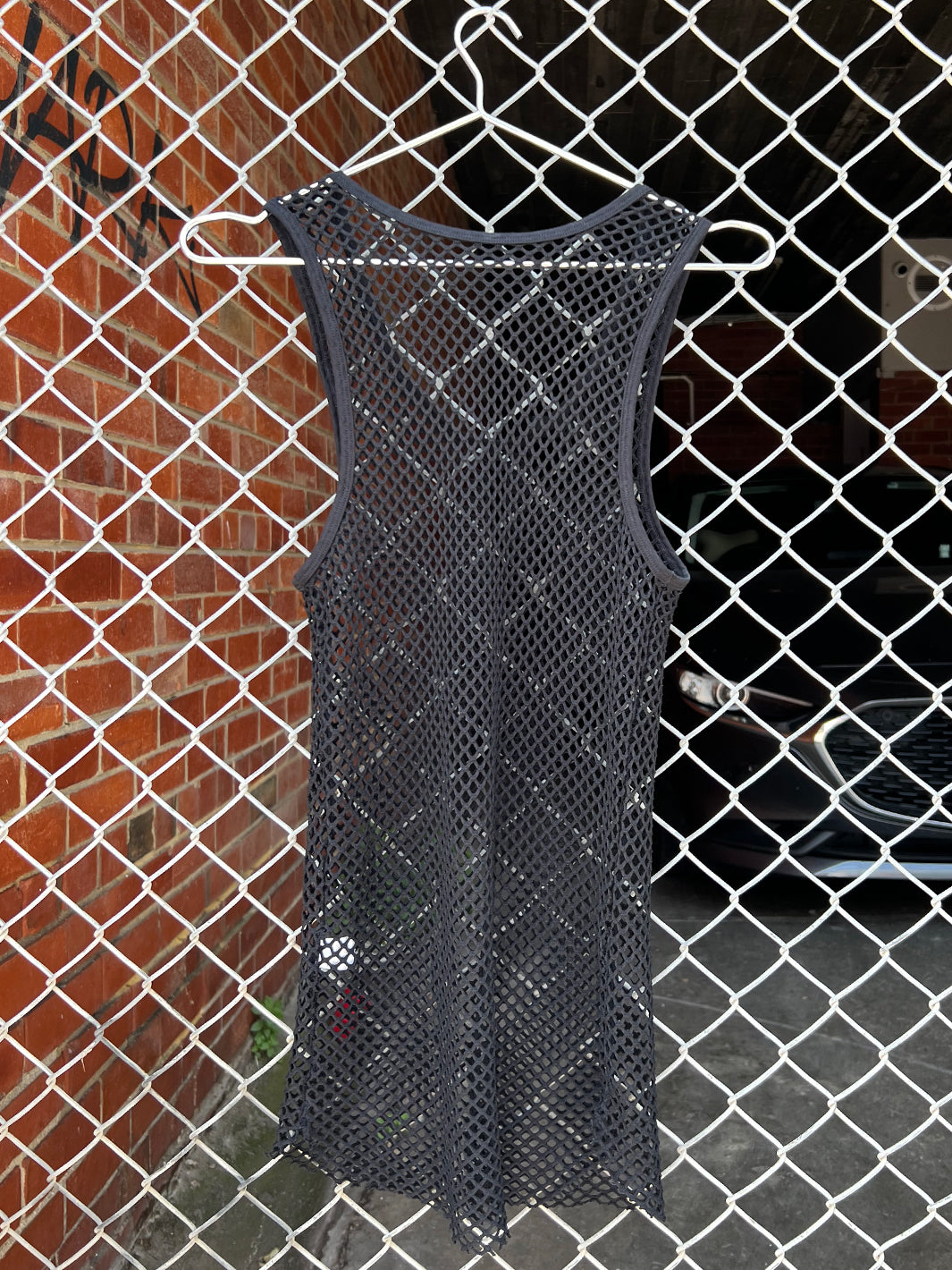 CAPTURE MESH SINGLET - BLACK